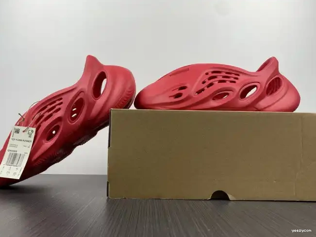 Yeezy CW3355 Red Foam Adidas 0623